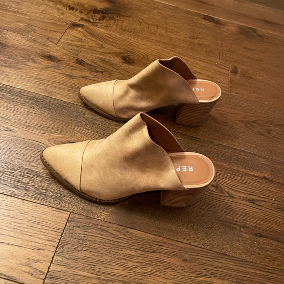 Mules - Picture 7 of 12